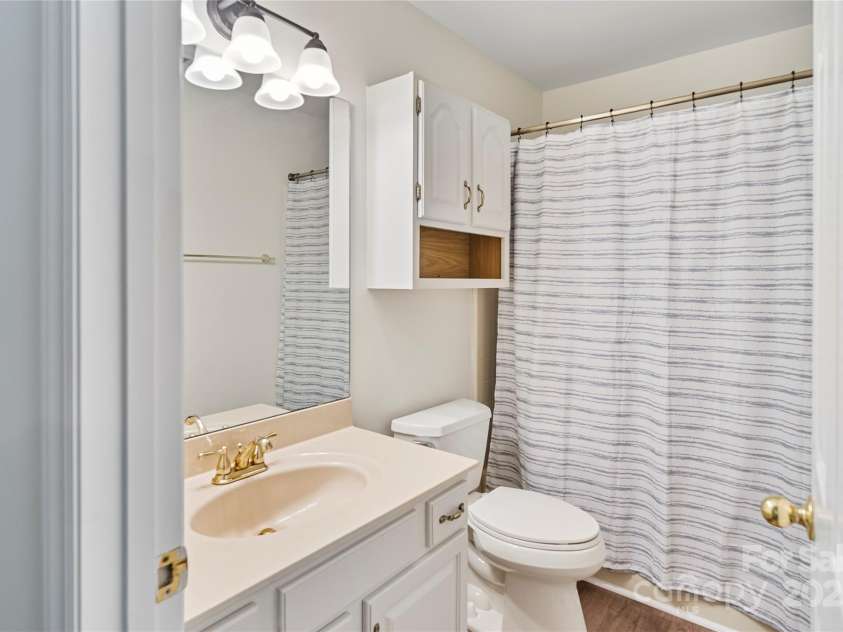 407 Sweetgum Drive, Fort Mill, SC 29715.  MLS# CAR4272607, YatesRealty ID 21552. Guest full bath