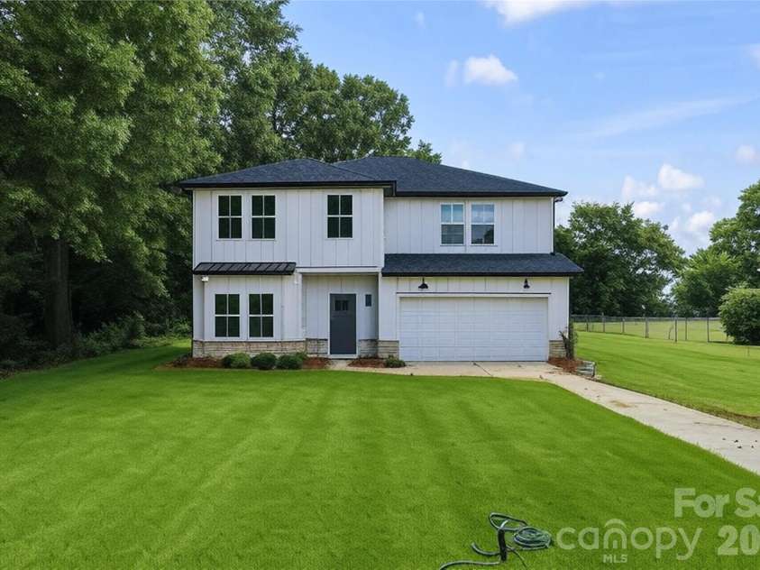 802 Patricia Avenue, Harrisburg, NC 28075.  MLS# CAR4285646, YatesRealty ID 21554. 