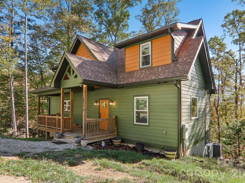 1367 Old Mill Road, Hendersonville, NC 28792.  MLS# CAR4319973, YatesRealty ID 21556. 