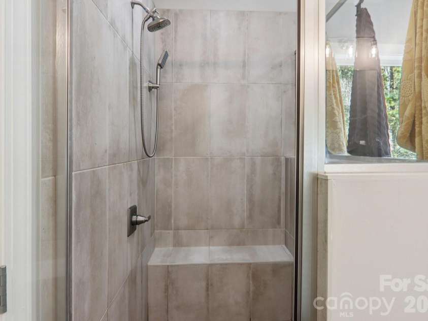 1367 Old Mill Road, Hendersonville, NC 28792.  MLS# CAR4319973, YatesRealty ID 21556. Main floor primary bathroom