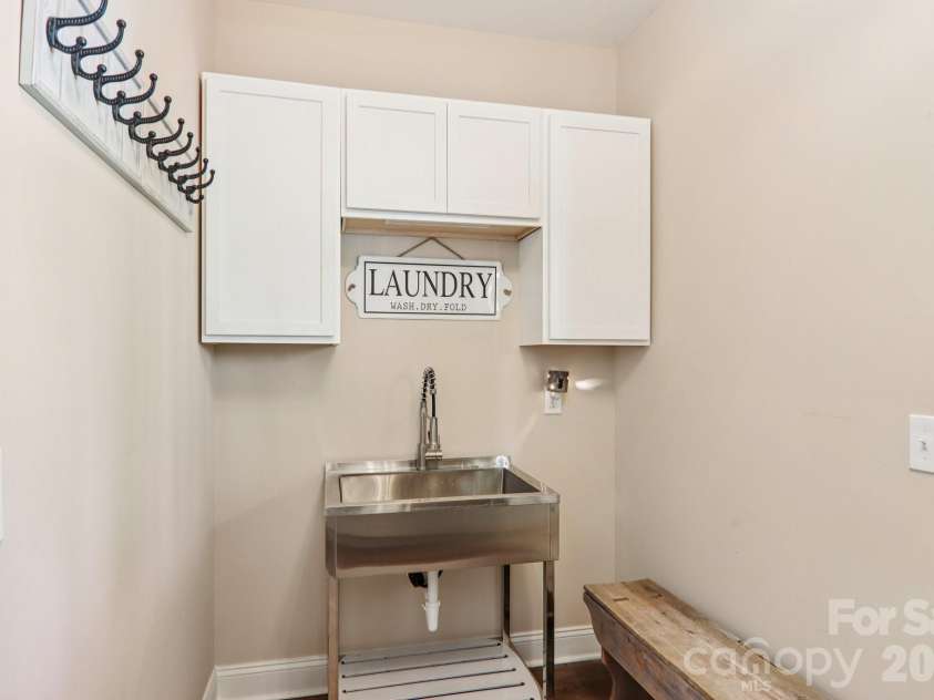 1367 Old Mill Road, Hendersonville, NC 28792.  MLS# CAR4319973, YatesRealty ID 21556. Main level laundry/mud room