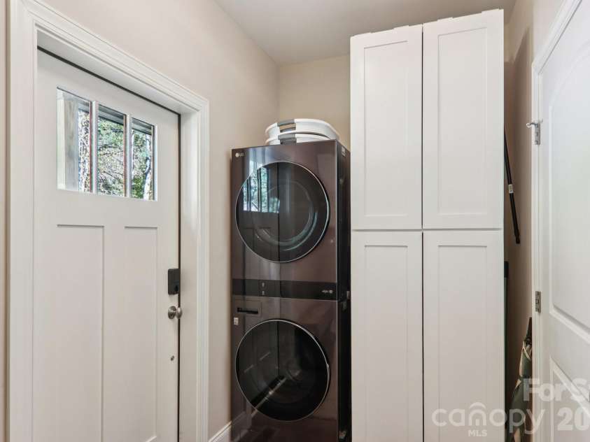 1367 Old Mill Road, Hendersonville, NC 28792.  MLS# CAR4319973, YatesRealty ID 21556. Main level laundry/mud room