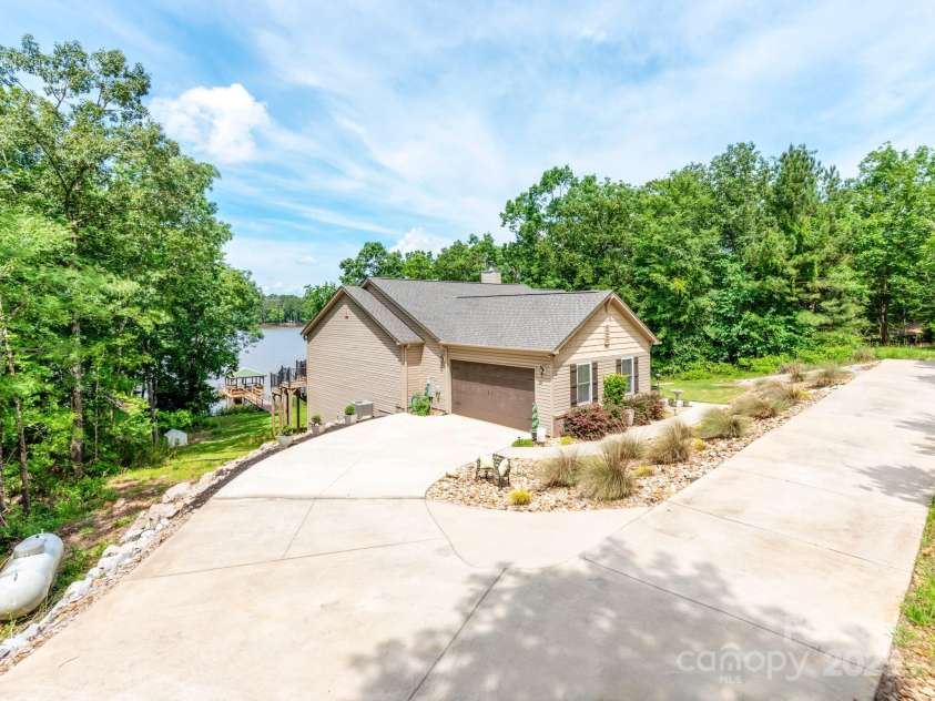 1879 Wateree Road, Winnsboro, SC 29180.  MLS# CAR4219254, YatesRealty ID 21556. 