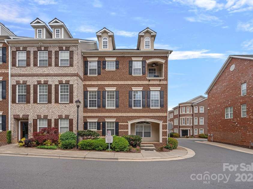 1948 Winpole Lane, Charlotte, NC 28273.  MLS# CAR4250979, YatesRealty ID 21557. 