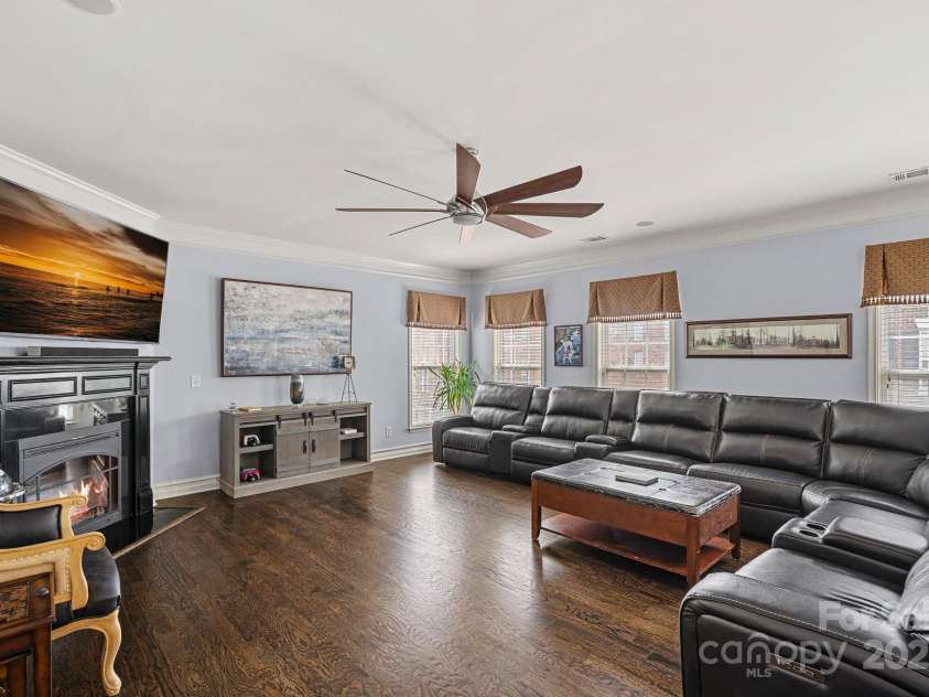 1948 Winpole Lane, Charlotte, NC 28273.  MLS# CAR4250979, YatesRealty ID 21557. 