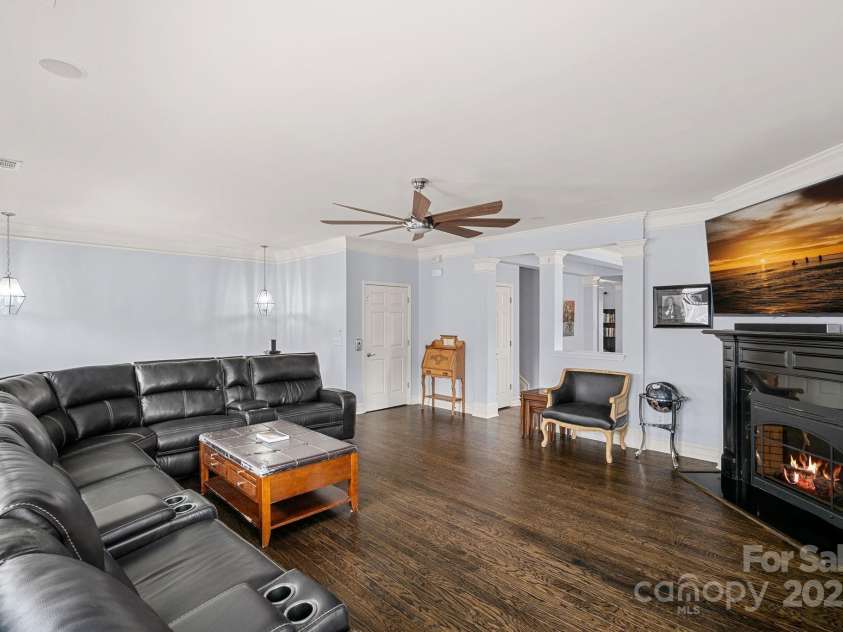 1948 Winpole Lane, Charlotte, NC 28273.  MLS# CAR4250979, YatesRealty ID 21557. 