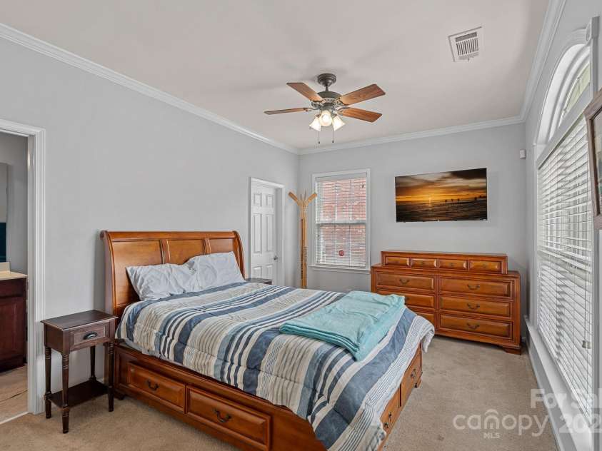 1948 Winpole Lane, Charlotte, NC 28273.  MLS# CAR4250979, YatesRealty ID 21557. 