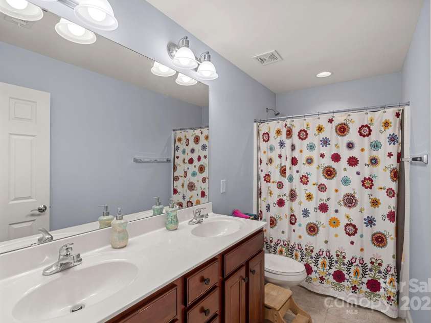 1948 Winpole Lane, Charlotte, NC 28273.  MLS# CAR4250979, YatesRealty ID 21557. 