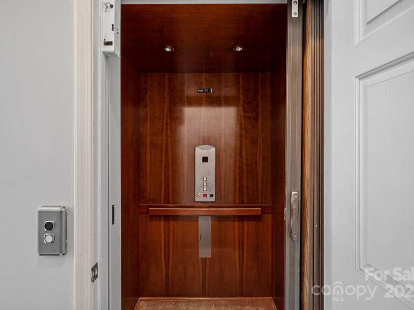 1948 Winpole Lane, Charlotte, NC 28273.  MLS# CAR4250979, YatesRealty ID 21557. 