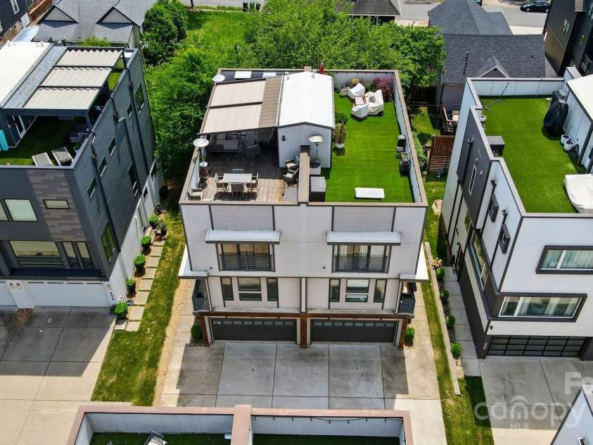 945 Westbrook Drive, Charlotte, NC 28202.  MLS# CAR4294244, YatesRealty ID 21558. 