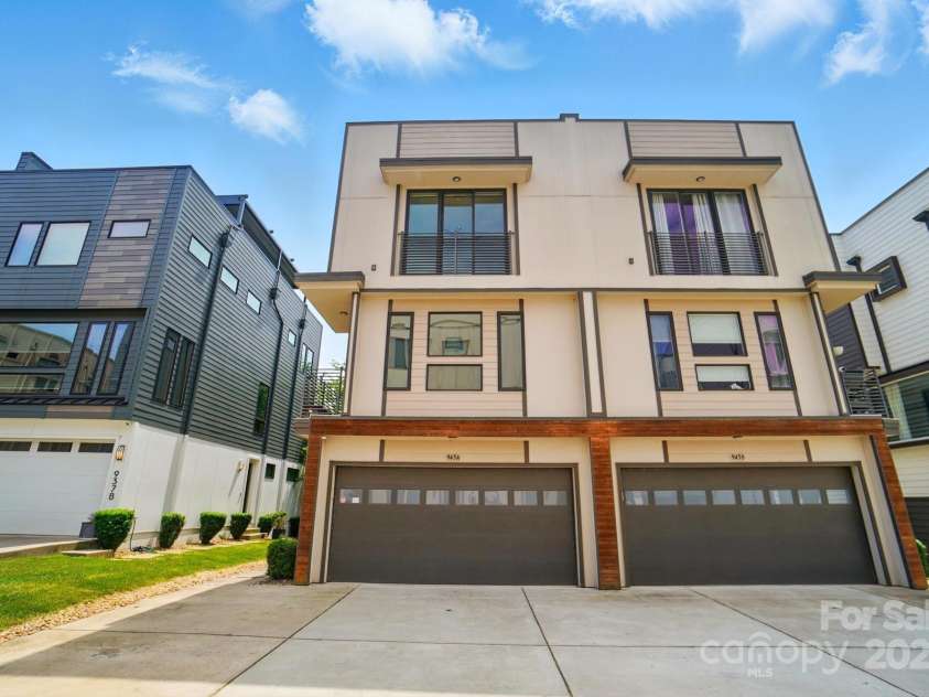 945 Westbrook Drive, Charlotte, NC 28202.  MLS# CAR4294244, YatesRealty ID 21558. 