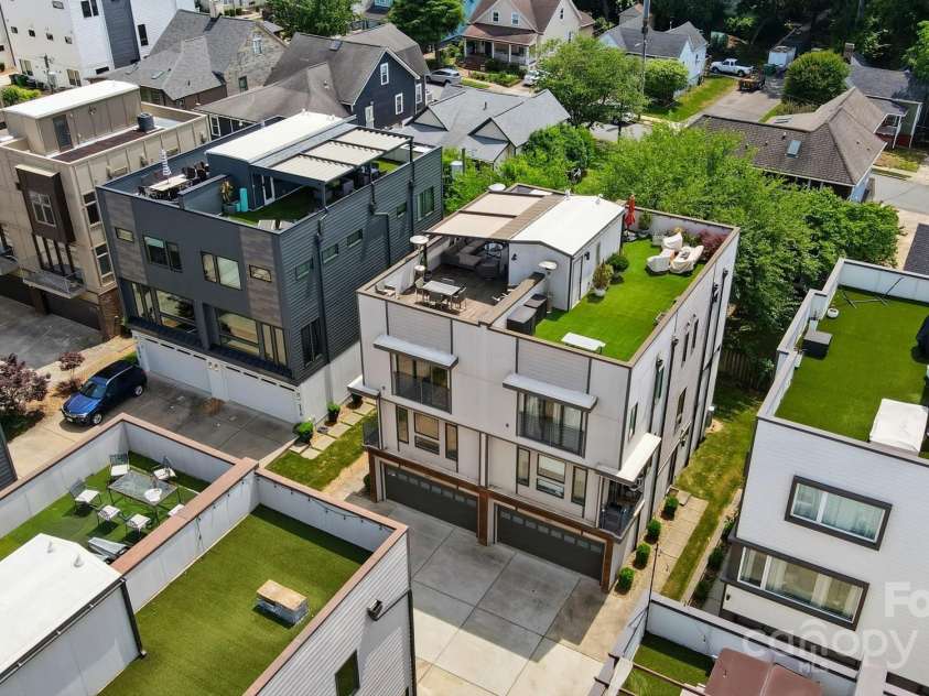 945 Westbrook Drive, Charlotte, NC 28202.  MLS# CAR4294244, YatesRealty ID 21558. 