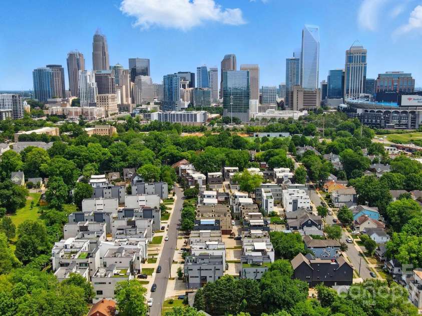 945 Westbrook Drive, Charlotte, NC 28202.  MLS# CAR4294244, YatesRealty ID 21558. 