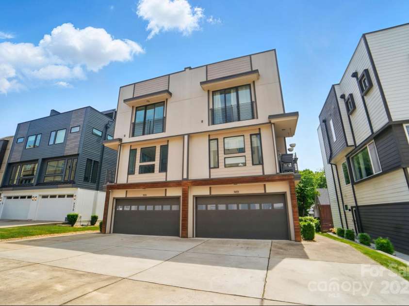 945 Westbrook Drive, Charlotte, NC 28202.  MLS# CAR4294244, YatesRealty ID 21558. 