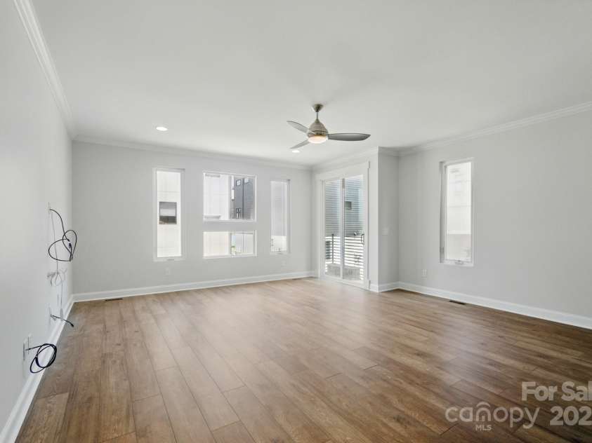 945 Westbrook Drive, Charlotte, NC 28202.  MLS# CAR4294244, YatesRealty ID 21558. 