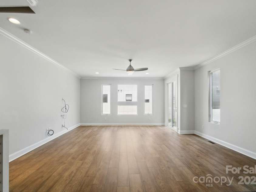 945 Westbrook Drive, Charlotte, NC 28202.  MLS# CAR4294244, YatesRealty ID 21558. 