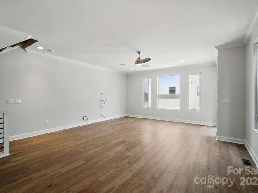 945 Westbrook Drive, Charlotte, NC 28202.  MLS# CAR4294244, YatesRealty ID 21558. 