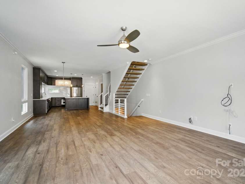 945 Westbrook Drive, Charlotte, NC 28202.  MLS# CAR4294244, YatesRealty ID 21558. 