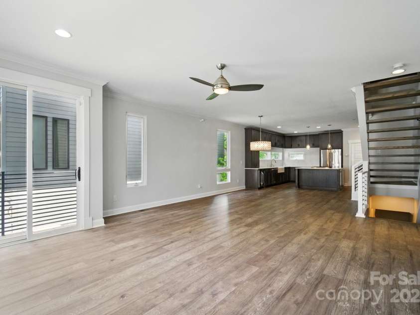 945 Westbrook Drive, Charlotte, NC 28202.  MLS# CAR4294244, YatesRealty ID 21558. 