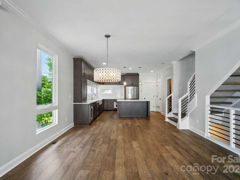 945 Westbrook Drive, Charlotte, NC 28202.  MLS# CAR4294244, YatesRealty ID 21558. 