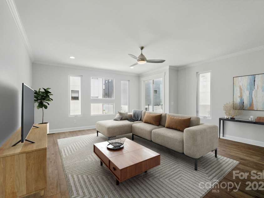 945 Westbrook Drive, Charlotte, NC 28202.  MLS# CAR4294244, YatesRealty ID 21558. 