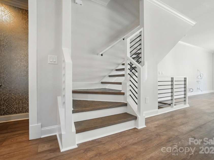 945 Westbrook Drive, Charlotte, NC 28202.  MLS# CAR4294244, YatesRealty ID 21558. 