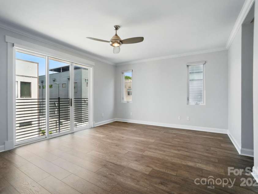 945 Westbrook Drive, Charlotte, NC 28202.  MLS# CAR4294244, YatesRealty ID 21558. 