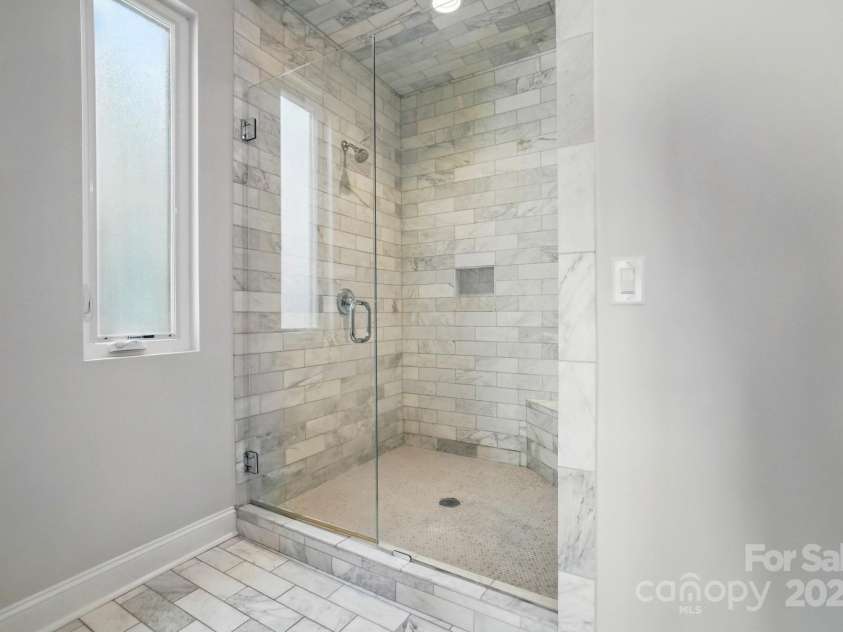 945 Westbrook Drive, Charlotte, NC 28202.  MLS# CAR4294244, YatesRealty ID 21558. 