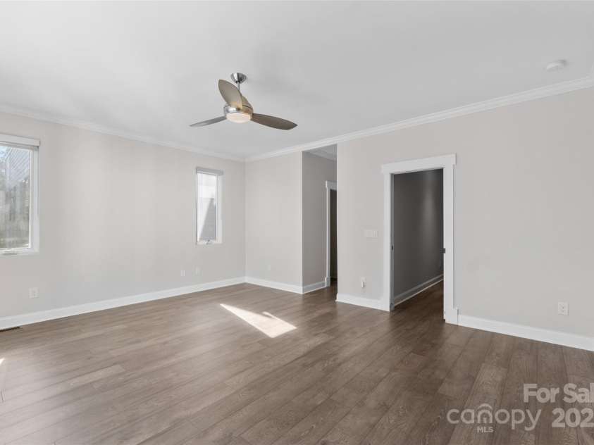 945 Westbrook Drive, Charlotte, NC 28202.  MLS# CAR4313001, YatesRealty ID 21558. 