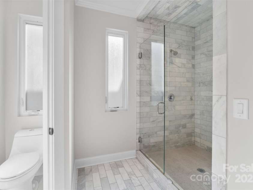 945 Westbrook Drive, Charlotte, NC 28202.  MLS# CAR4313001, YatesRealty ID 21558. 