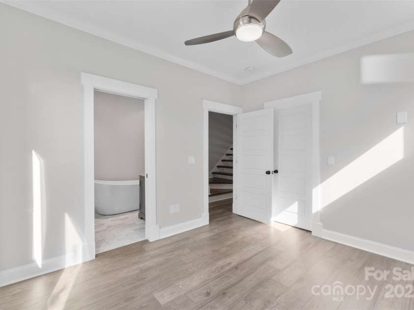 945 Westbrook Drive, Charlotte, NC 28202.  MLS# CAR4313001, YatesRealty ID 21558. 