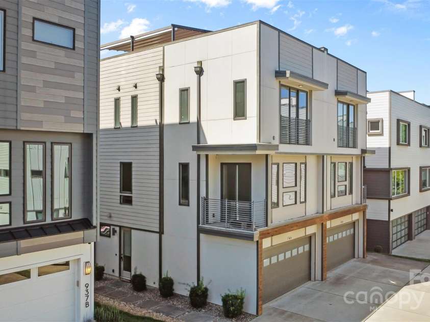 945 Westbrook Drive, Charlotte, NC 28202.  MLS# CAR4313001, YatesRealty ID 21558. 