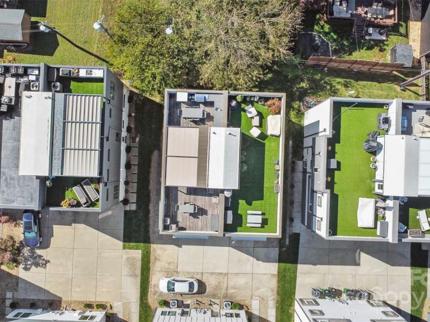 945 Westbrook Drive, Charlotte, NC 28202.  MLS# CAR4313001, YatesRealty ID 21558. 