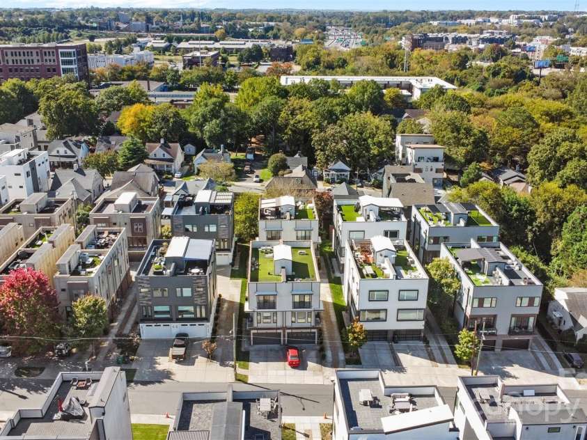 945 Westbrook Drive, Charlotte, NC 28202.  MLS# CAR4313001, YatesRealty ID 21558. 