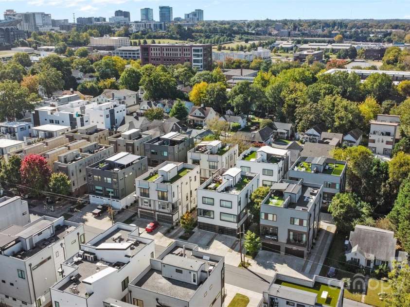 945 Westbrook Drive, Charlotte, NC 28202.  MLS# CAR4313001, YatesRealty ID 21558. 