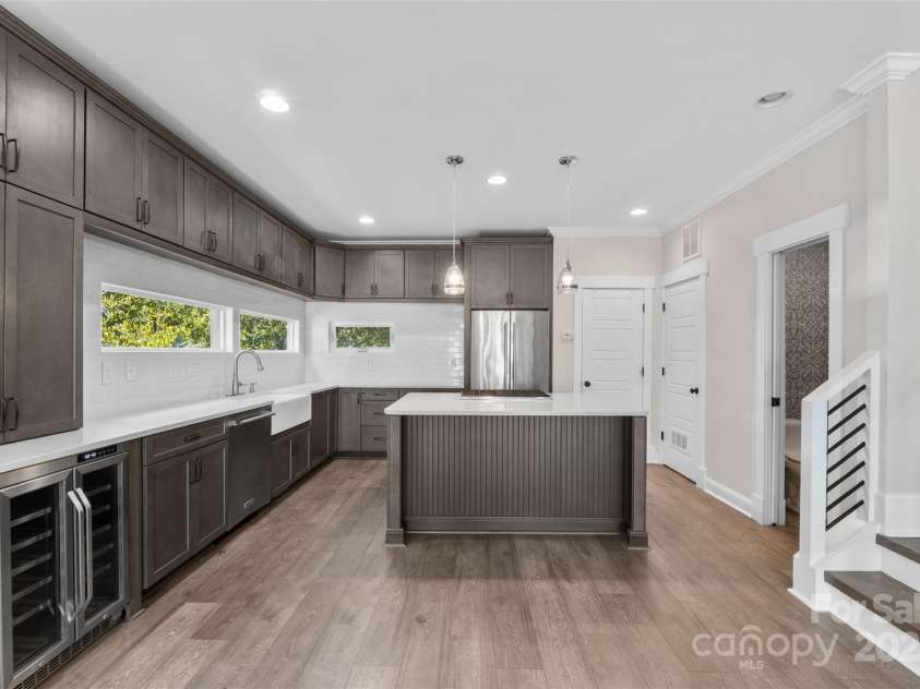 945 Westbrook Drive, Charlotte, NC 28202.  MLS# CAR4313001, YatesRealty ID 21558. 