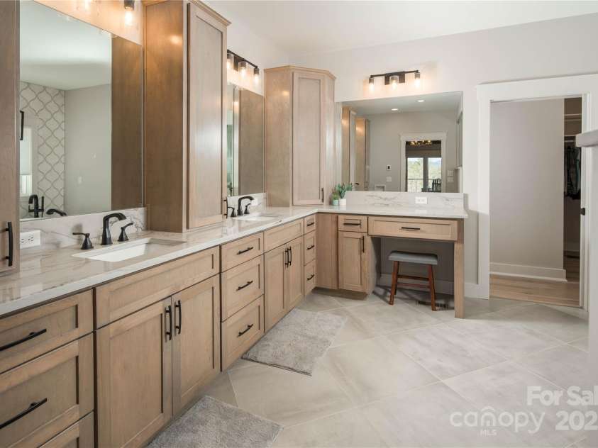 1555 Royal Lane, Lenoir, NC 28645.  MLS# CAR4243068, YatesRealty ID 2156. Double Lux Vanity