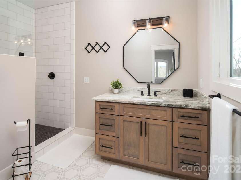 1555 Royal Lane, Lenoir, NC 28645.  MLS# CAR4243068, YatesRealty ID 2156. Upstairs En Suite