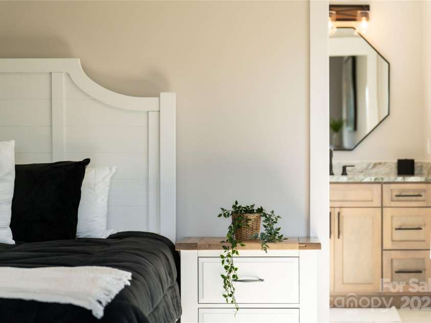 1555 Royal Lane, Lenoir, NC 28645.  MLS# CAR4243068, YatesRealty ID 2156. Upstairs Primary