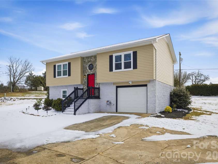 3375 Clarks Chapel Road, Lenoir, NC 28645.  MLS# CAR4336696, YatesRealty ID 21560. 