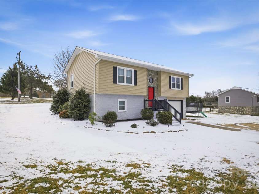 3375 Clarks Chapel Road, Lenoir, NC 28645.  MLS# CAR4336696, YatesRealty ID 21560. 