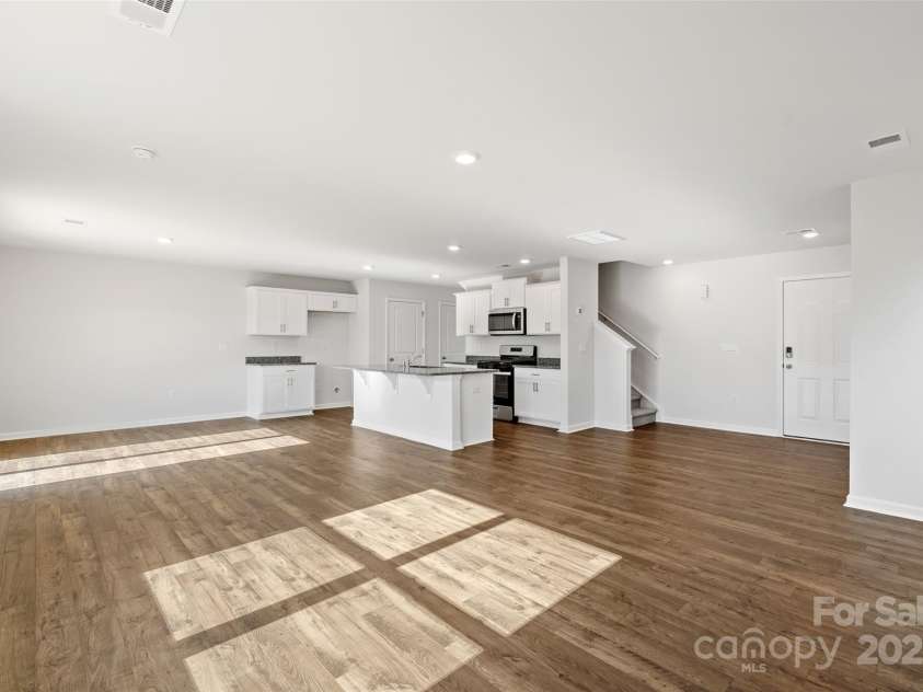 1450 Mammoth Road, Hickory, NC 28602.  MLS# CAR4271303, YatesRealty ID 21564. 