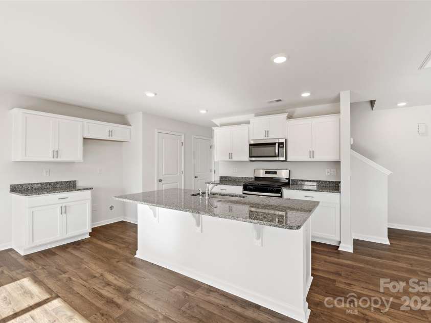 1450 Mammoth Road, Hickory, NC 28602.  MLS# CAR4271303, YatesRealty ID 21564. 