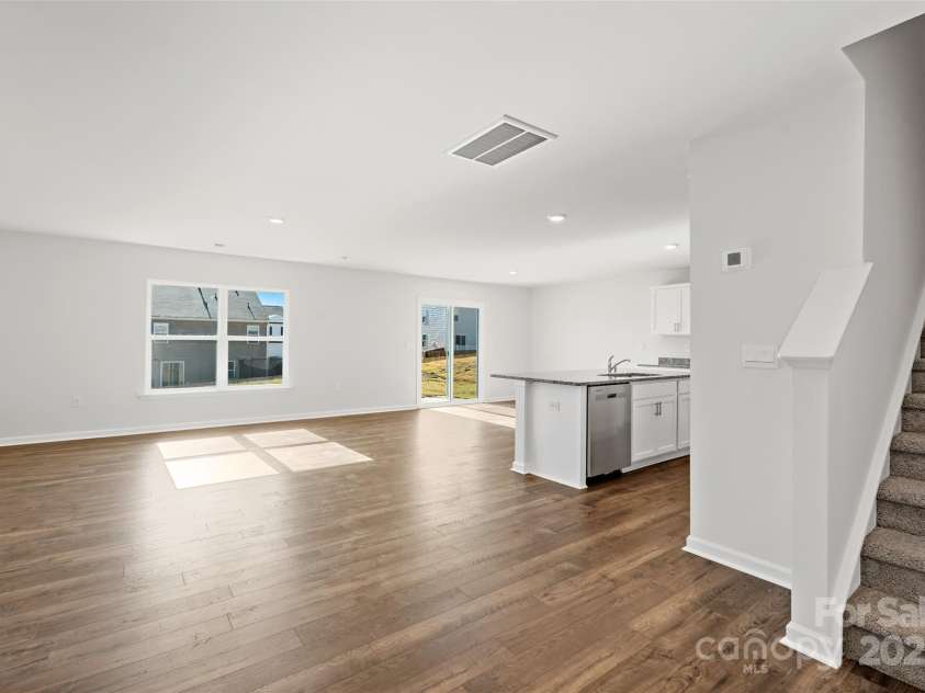 1450 Mammoth Road, Hickory, NC 28602.  MLS# CAR4271303, YatesRealty ID 21564. 