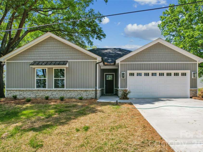 321 Henderson Circle, Harrisburg, NC 28075.  MLS# CAR4366750, YatesRealty ID 21564. 
