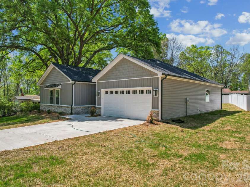 321 Henderson Circle, Harrisburg, NC 28075.  MLS# CAR4366750, YatesRealty ID 21564. 