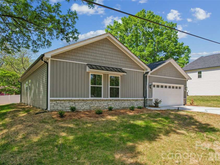 321 Henderson Circle, Harrisburg, NC 28075.  MLS# CAR4366750, YatesRealty ID 21564. 