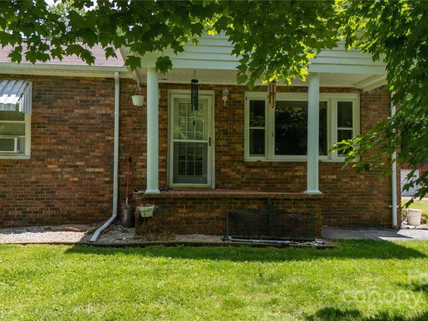 1424 Bear Creek Road, Bakersville, NC 28705.  MLS# CAR4272504, YatesRealty ID 21565. 