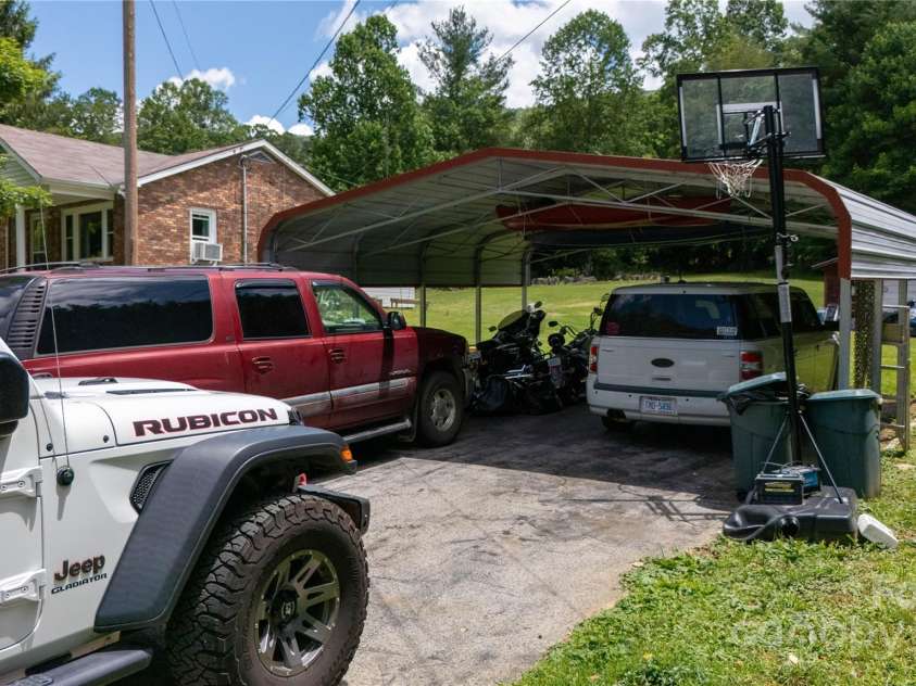 1424 Bear Creek Road, Bakersville, NC 28705.  MLS# CAR4272504, YatesRealty ID 21565. 