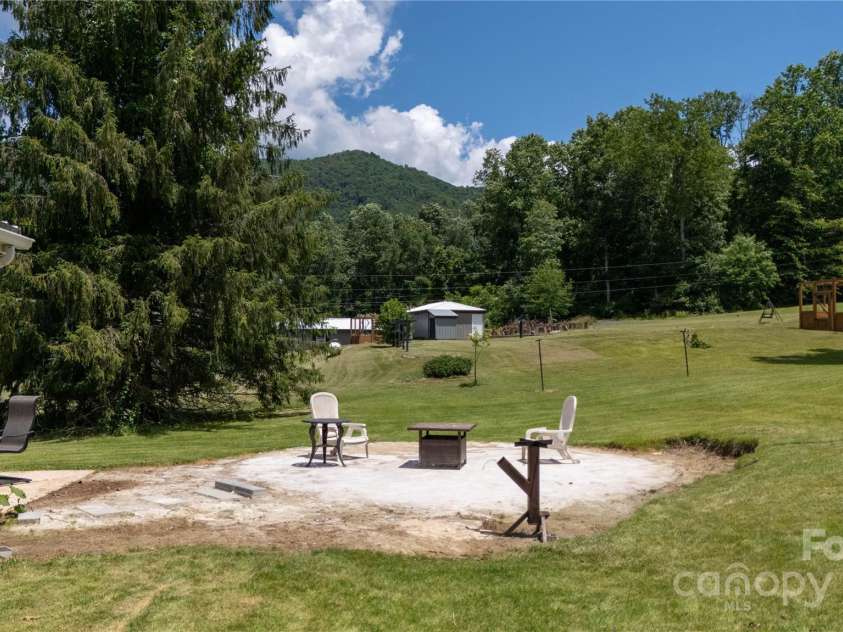 1424 Bear Creek Road, Bakersville, NC 28705.  MLS# CAR4272504, YatesRealty ID 21565. 